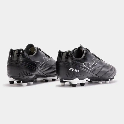 Joma Men's Numero-10 2201 . They are made with resistant and lightweight materials.