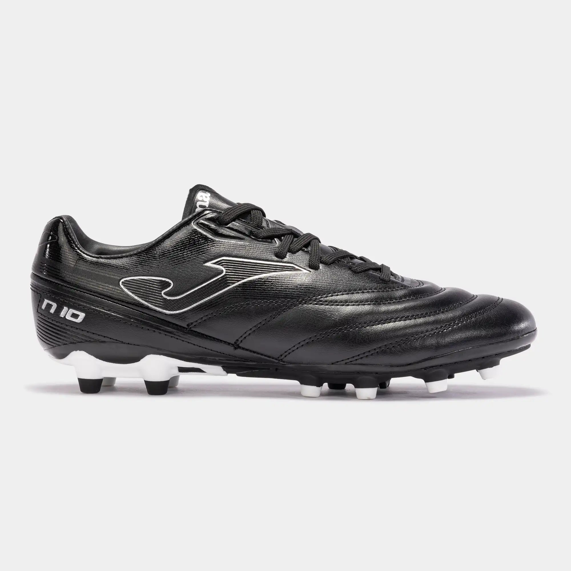 Joma Men's Numero-10 2201 .The upper is made of high-quality synthetic material with great tensile strength and incorporates 