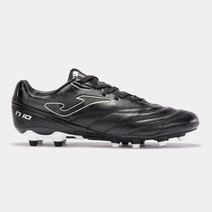 Joma Men's Numero-10 2201 .The upper is made of high-quality synthetic material with great tensile strength and incorporates 